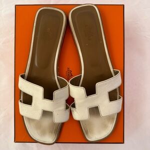 HERMES white leather “Oran” sandals. Size EU 42